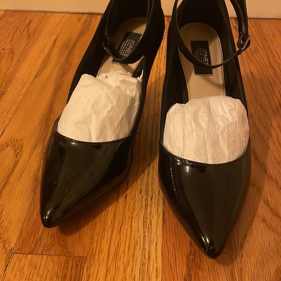 Jones New York Signature ankle strap heels - Picture 4 of 8